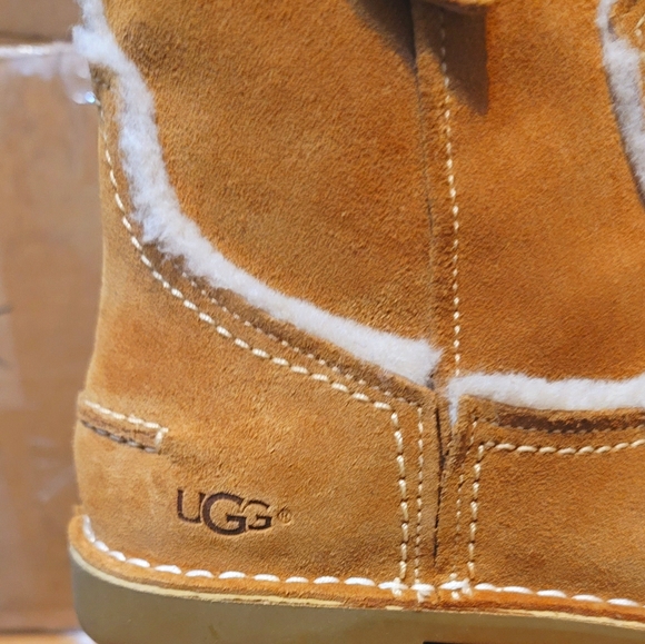 SOLD OUT UGG CATICA Western Style Ankle Boots S-9. - Picture 4 of 12